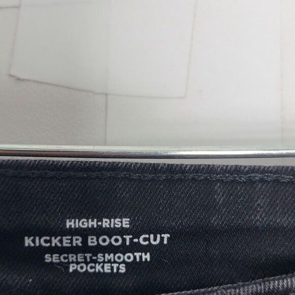 Old Navy High-Rise Kicker Boot-Cut Jeans Size 8 Black Denim With Secret Smooth P - Picture 5 of 10